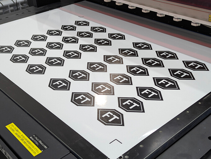 УФ друк наліпок під замовлення Київ